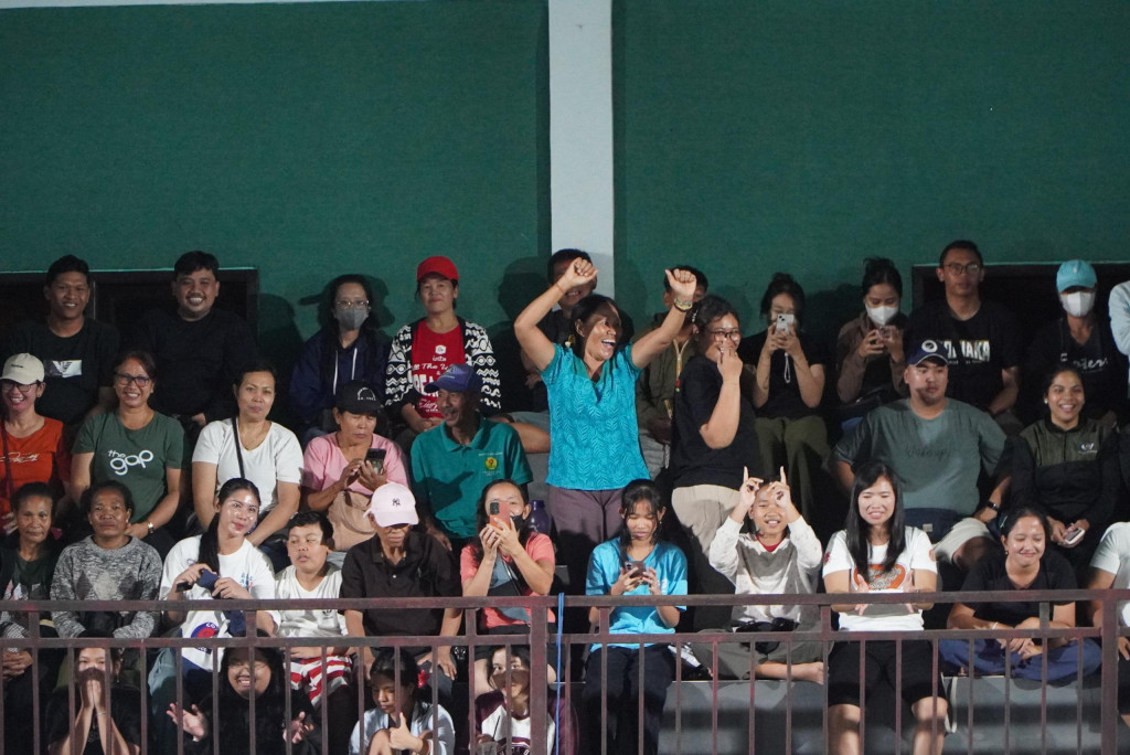 Semangat Membara Penonton Sulap Suasana Pertandingan Voli Porsenides Dalung Makin Berkesan